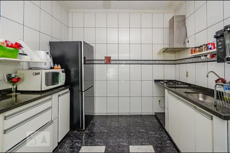 Casa à venda com 435m², 6 quartos e 4 vagas Casa à venda com 435m², 6 quartos e 4 vagasCozinha