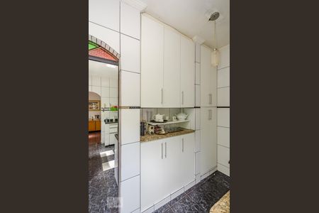 Casa à venda com 435m², 6 quartos e 4 vagas Casa à venda com 435m², 6 quartos e 4 vagasCozinha