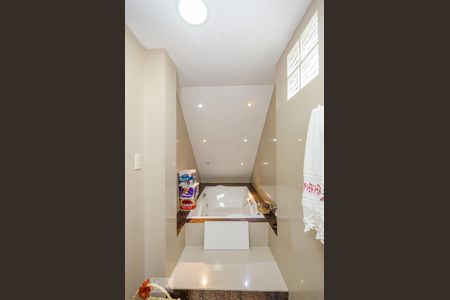 Casa à venda com 435m², 6 quartos e 4 vagas Casa à venda com 435m², 6 quartos e 4 vagasBanheiro da Suíte