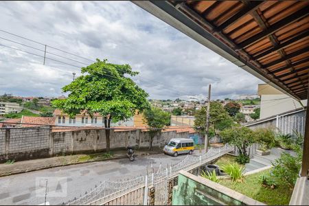 Casa à venda com 435m², 6 quartos e 4 vagas Casa à venda com 435m², 6 quartos e 4 vagasvaranda