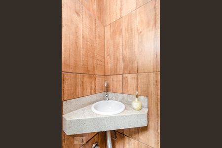 Casa à venda com 435m², 6 quartos e 4 vagas Casa à venda com 435m², 6 quartos e 4 vagasBanheiro de Serviço