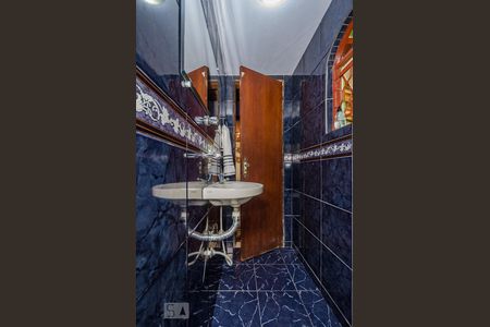 Casa à venda com 435m², 6 quartos e 4 vagas Casa à venda com 435m², 6 quartos e 4 vagaslavabo Suíte 2