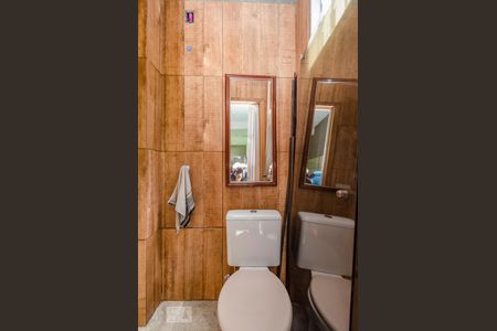 Casa à venda com 435m², 6 quartos e 4 vagas Casa à venda com 435m², 6 quartos e 4 vagasBanheiro de Serviço