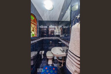 Casa à venda com 435m², 6 quartos e 4 vagas Casa à venda com 435m², 6 quartos e 4 vagaslavabo Suíte 2