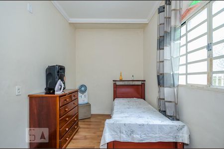 Casa à venda com 435m², 6 quartos e 4 vagas Casa à venda com 435m², 6 quartos e 4 vagasQuarto 4