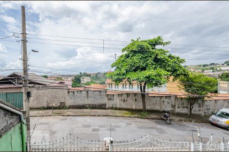 Casa à venda com 435m², 6 quartos e 4 vagas Casa à venda com 435m², 6 quartos e 4 vagasvaranda