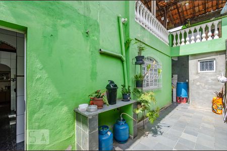 Casa à venda com 435m², 6 quartos e 4 vagas Casa à venda com 435m², 6 quartos e 4 vagasQuintal