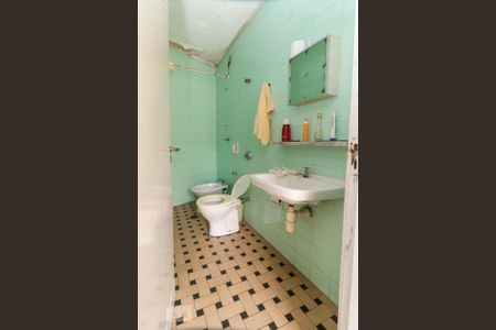 Casa para alugar com 400m², 4 quartos e 6 vagasBanheiro de Serviço