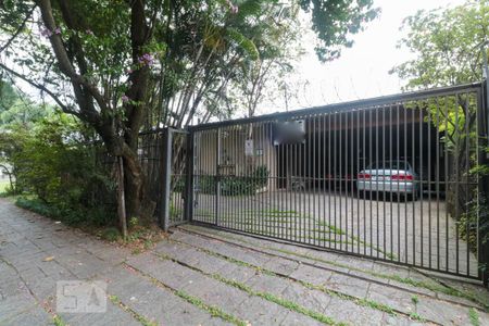 Casa para alugar com 400m², 4 quartos e 6 vagasFachada