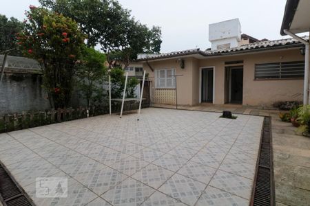 Casa para alugar com 400m², 4 quartos e 6 vagasQuintal