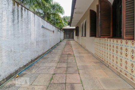 Casa para alugar com 400m², 4 quartos e 6 vagasQuintal