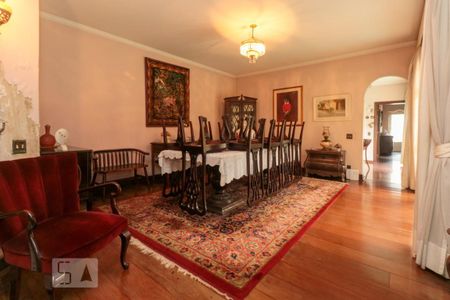 Casa para alugar com 400m², 4 quartos e 6 vagasSala