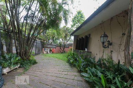 Casa para alugar com 400m², 4 quartos e 6 vagasEntrada