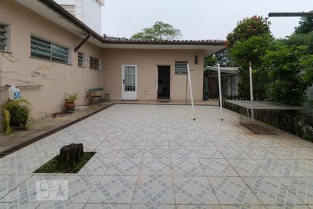 Casa para alugar com 400m², 4 quartos e 6 vagasQuintal