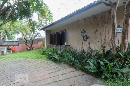 Casa para alugar com 400m², 4 quartos e 6 vagasEntrada