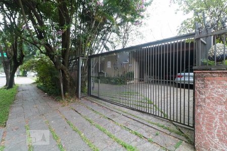Casa para alugar com 400m², 4 quartos e 6 vagasFachada