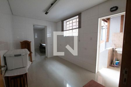 Sala/Cozinha de casa à venda com 5 quartos, 300m² em Vila Monumento, São Paulo