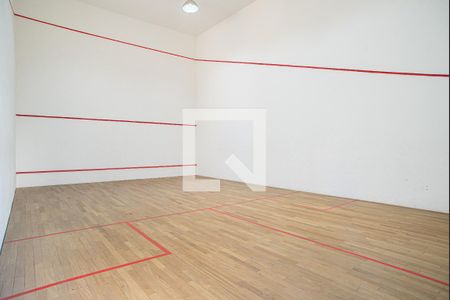 Apartamento para alugar com 60m², 2 quartos e 2 vagasÁrea comum - Quadra de squash