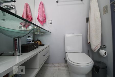 Banheiro da suíte de apartamento à venda com 2 quartos, 70m² em Campo Belo, São Paulo