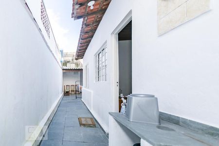 Casa para alugar com 60m², 2 quartos e 2 vagasCorredor
