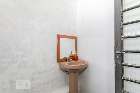 Casa para alugar com 60m², 2 quartos e 2 vagasBanheiro Externo