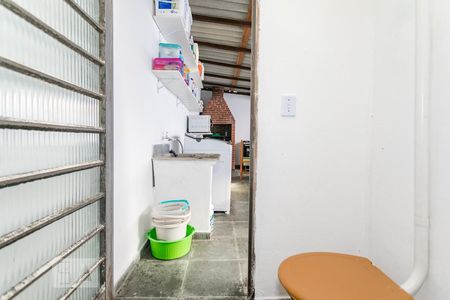 Casa para alugar com 60m², 2 quartos e 2 vagasBanheiro Externo