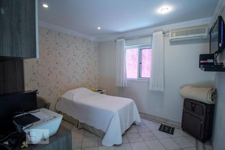 Casa à venda com 262m², 3 quartos e 4 vagasSuíte 2