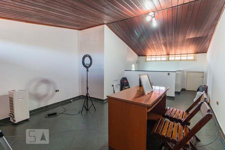 Casa à venda com 209m², 3 quartos e 2 vagasSotão