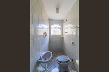 Casa à venda com 209m², 3 quartos e 2 vagasBanheiro da Edicula