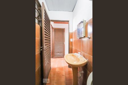 Banheiro de kitnet/studio para alugar com 1 quarto, 30m² em Setor Sul, Goiânia