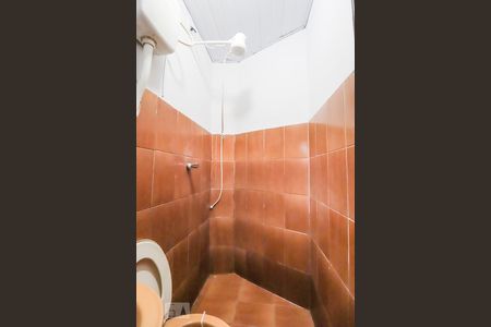 Banheiro de kitnet/studio para alugar com 1 quarto, 30m² em Setor Sul, Goiânia