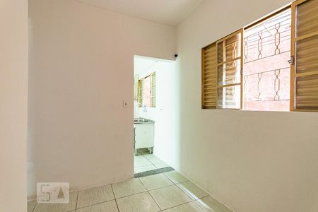 Quarto  de kitnet/studio para alugar com 1 quarto, 28m² em Parque das Paineiras, São Paulo