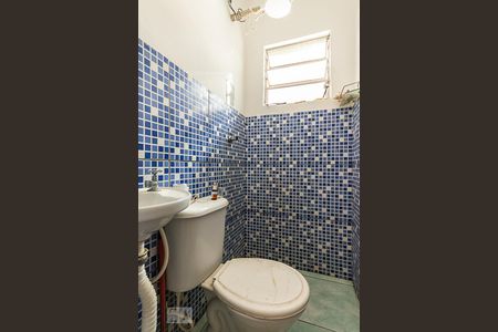 Banheiro  de kitnet/studio para alugar com 1 quarto, 28m² em Parque das Paineiras, São Paulo