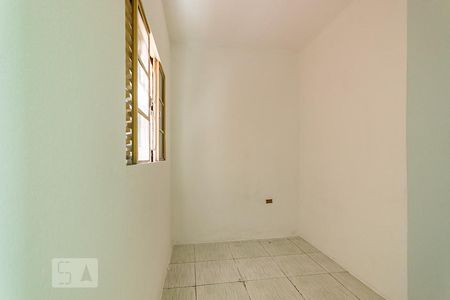Quarto  de kitnet/studio para alugar com 1 quarto, 28m² em Parque das Paineiras, São Paulo