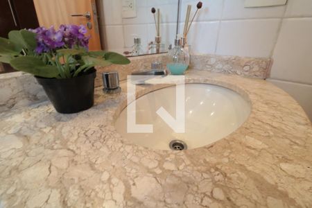 Apartamento para alugar com 90m², 4 quartos e 2 vagasBanheiro da Suite 1 - pia