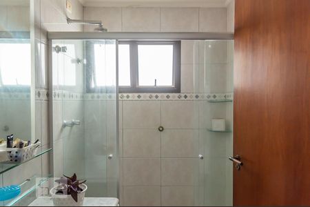 Apartamento à venda com 373m², 4 quartos e 3 vagasBanheiro da Suíte 2