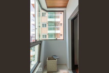 Apartamento à venda com 373m², 4 quartos e 3 vagasSacada do Quarto 1 e 2