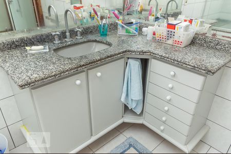 Apartamento à venda com 373m², 4 quartos e 3 vagasBanheiro da Suíte