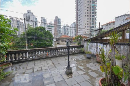 Casa para alugar com 600m², 8 quartos e 5 vagas Casa para alugar com 600m², 8 quartos e 5 vagasVaranda