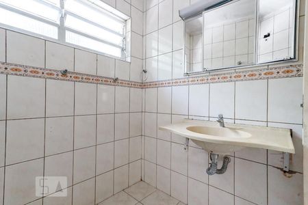 Casa à venda com 210m², 3 quartos e 2 vagasBanheiro