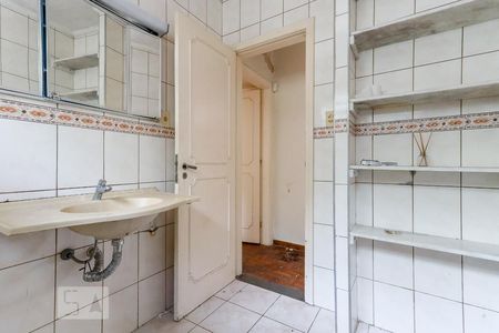 Casa à venda com 210m², 3 quartos e 2 vagasBanheiro