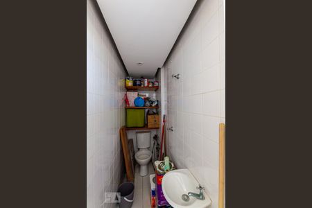 Apartamento para alugar com 72m², 2 quartos e 1 vaga Apartamento para alugar com 72m², 2 quartos e 1 vagaBanheiro de Serviço
