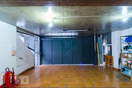 Casa à venda com 240m², 3 quartos e 4 vagas Casa à venda com 240m², 3 quartos e 4 vagasGaragem