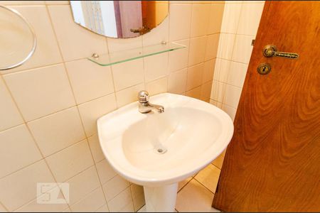 Casa à venda com 240m², 3 quartos e 4 vagas Casa à venda com 240m², 3 quartos e 4 vagasBanheiro de Serviço