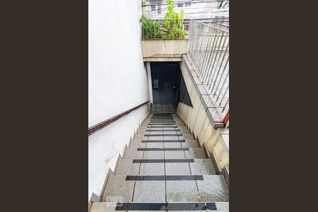 Casa à venda com 240m², 3 quartos e 4 vagas Casa à venda com 240m², 3 quartos e 4 vagasEscadas