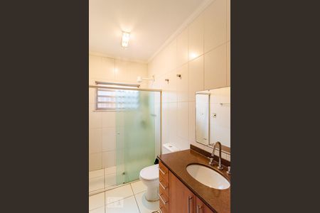 Casa à venda com 240m², 3 quartos e 4 vagas Casa à venda com 240m², 3 quartos e 4 vagasBanheiro da Suíte 1