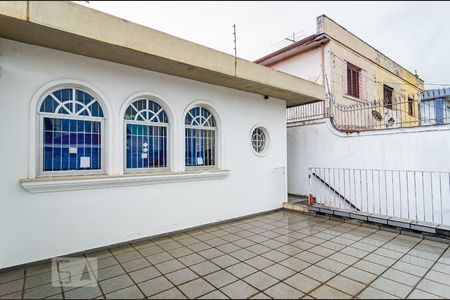 Casa à venda com 240m², 3 quartos e 4 vagas Casa à venda com 240m², 3 quartos e 4 vagasVaranda