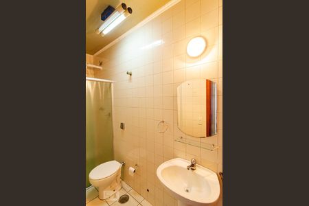 Casa à venda com 240m², 3 quartos e 4 vagas Casa à venda com 240m², 3 quartos e 4 vagasBanheiro de Serviço