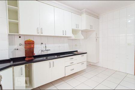 Casa à venda com 240m², 3 quartos e 4 vagas Casa à venda com 240m², 3 quartos e 4 vagasCozinha