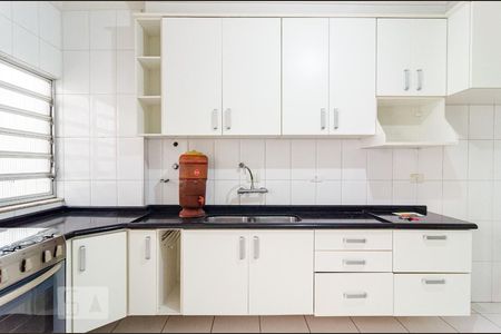 Casa à venda com 240m², 3 quartos e 4 vagas Casa à venda com 240m², 3 quartos e 4 vagasCozinha